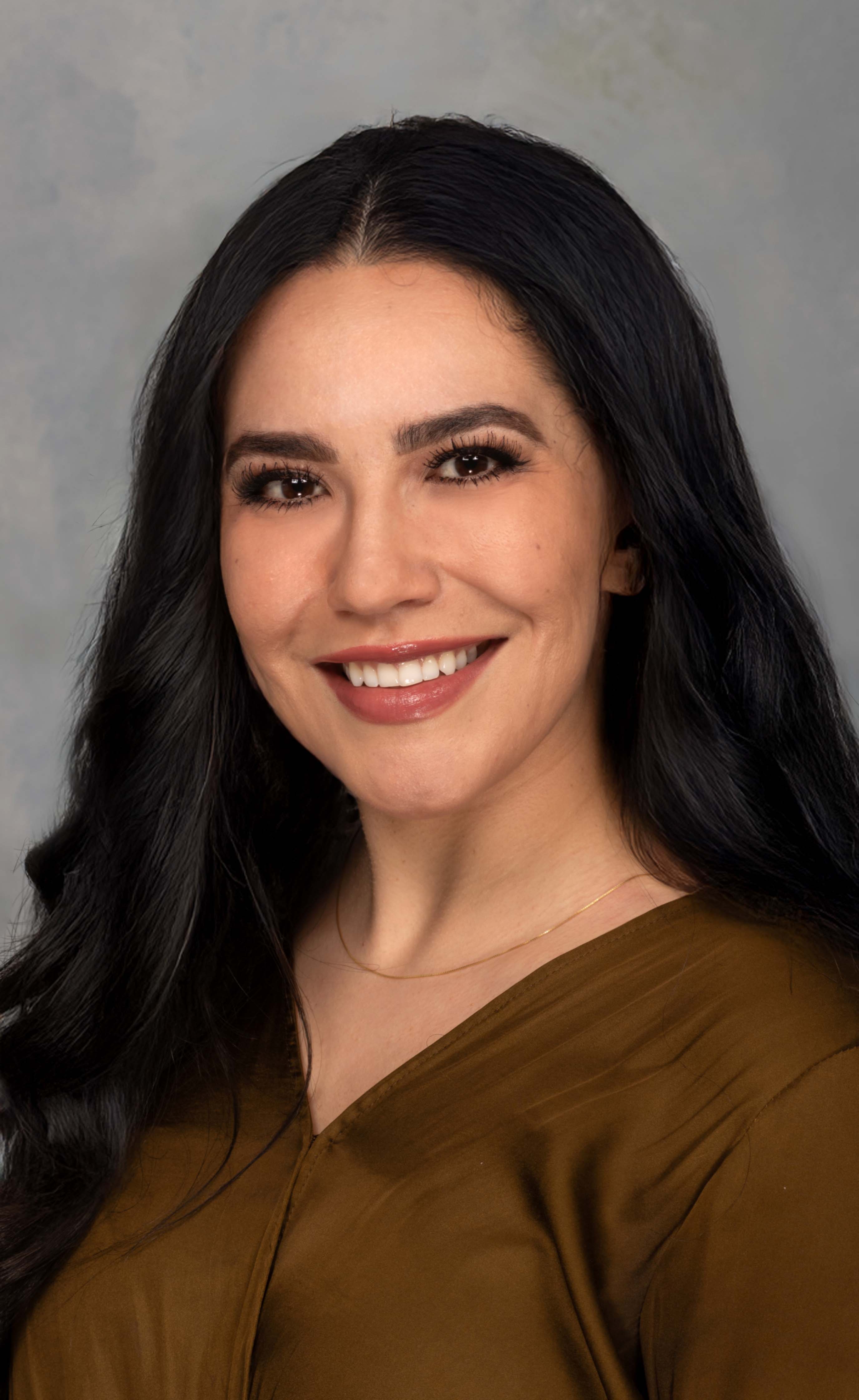 headshot of Zaira Ruiz